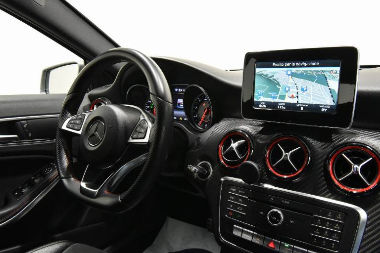 MERCEDES-BENZ A 45 AMG 28