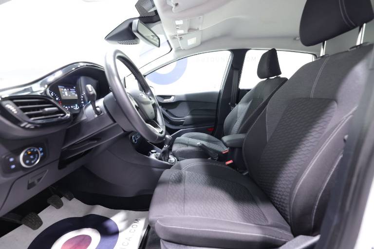 FORD Fiesta 19