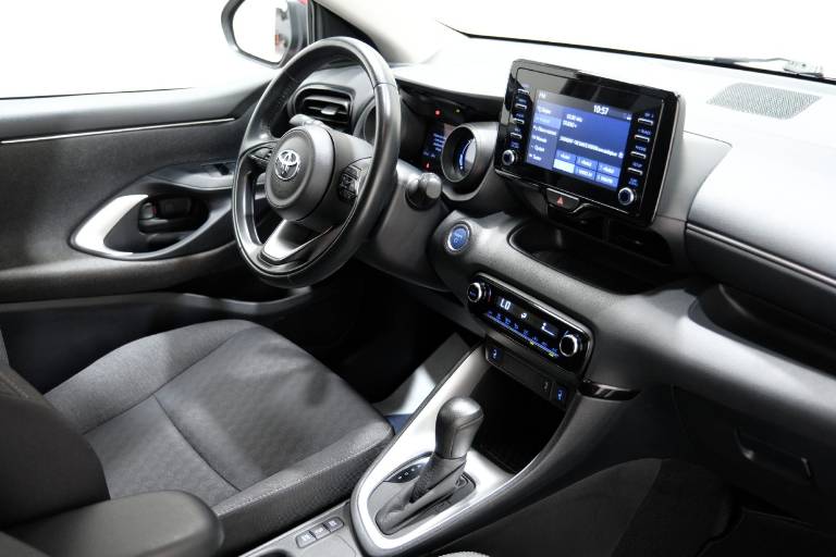 TOYOTA Yaris 54