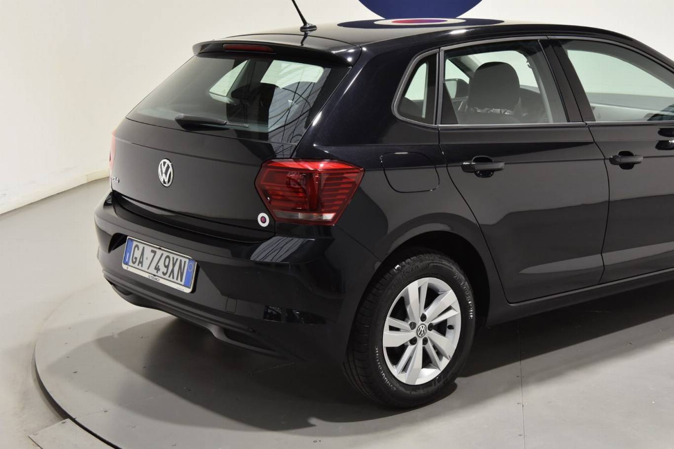 VOLKSWAGEN Polo 17