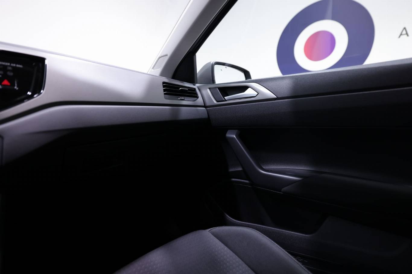 VOLKSWAGEN Polo 28