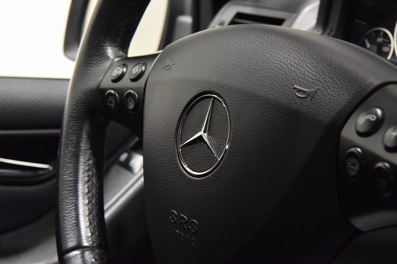 MERCEDES-BENZ A 180 19