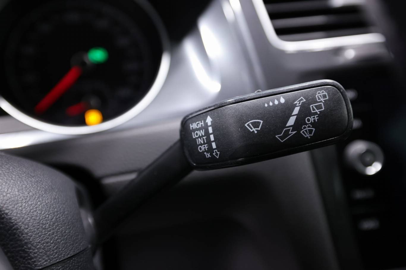 VOLKSWAGEN Golf 24