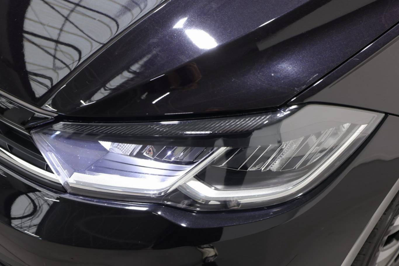 VOLKSWAGEN Polo 45