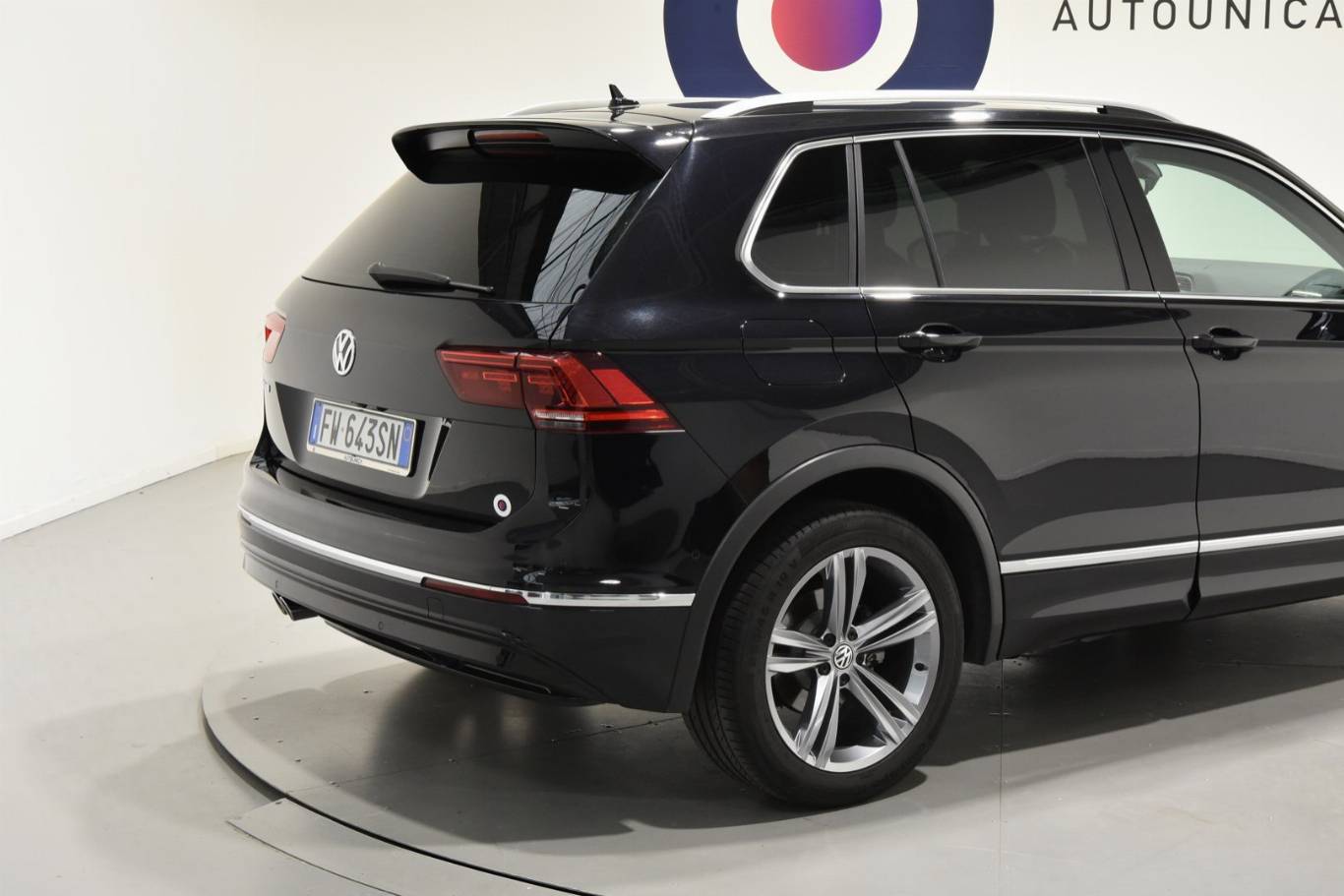 VOLKSWAGEN Tiguan 18