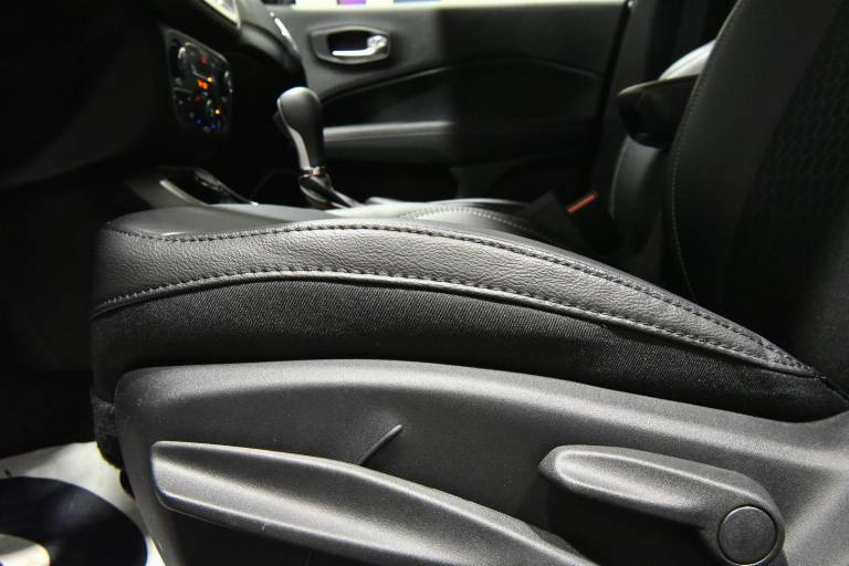 JEEP Compass 47