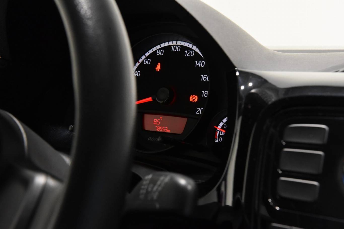 VOLKSWAGEN Up! 24