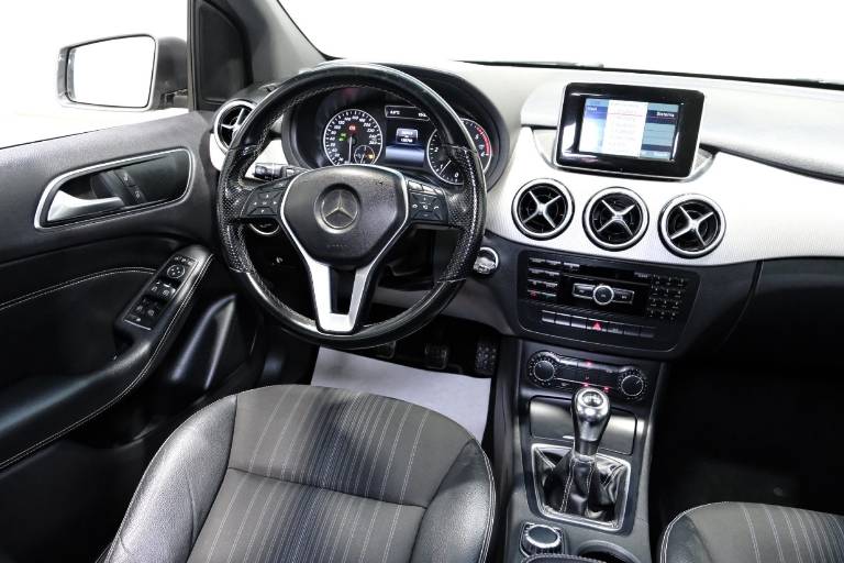 MERCEDES-BENZ B 200 44