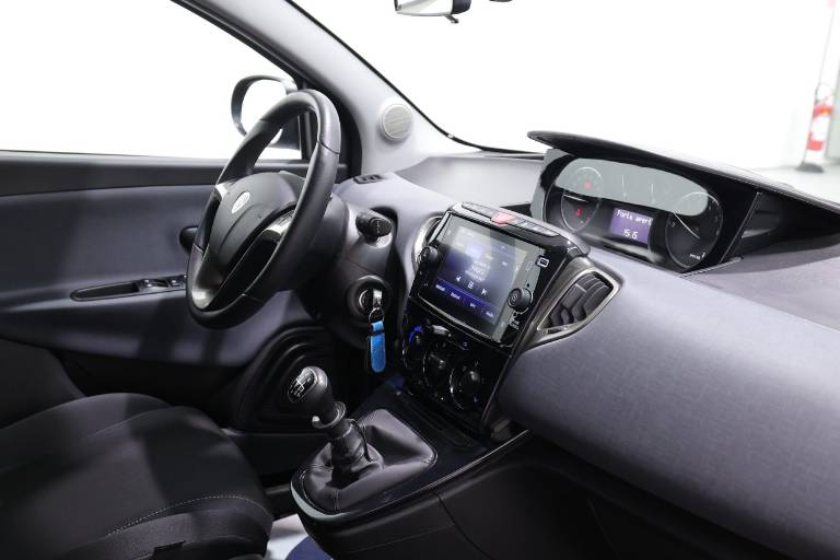 LANCIA Ypsilon 37