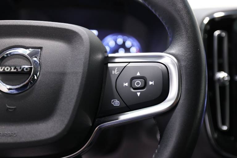 VOLVO XC40 21