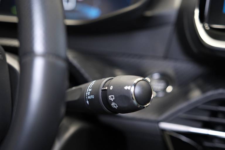 PEUGEOT 208 27