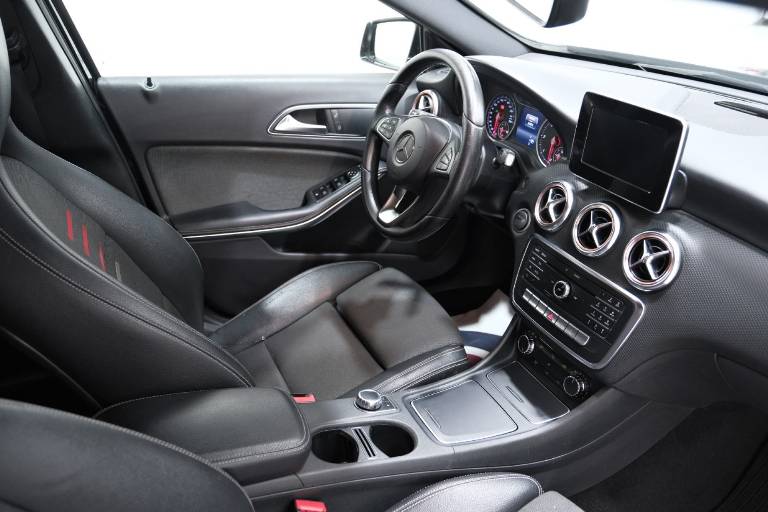 MERCEDES-BENZ A 180 53