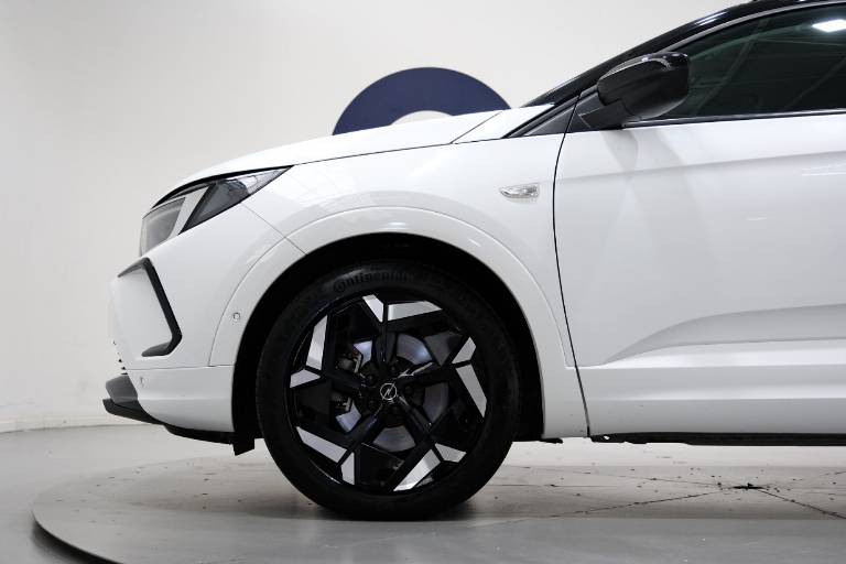 OPEL Grandland 13