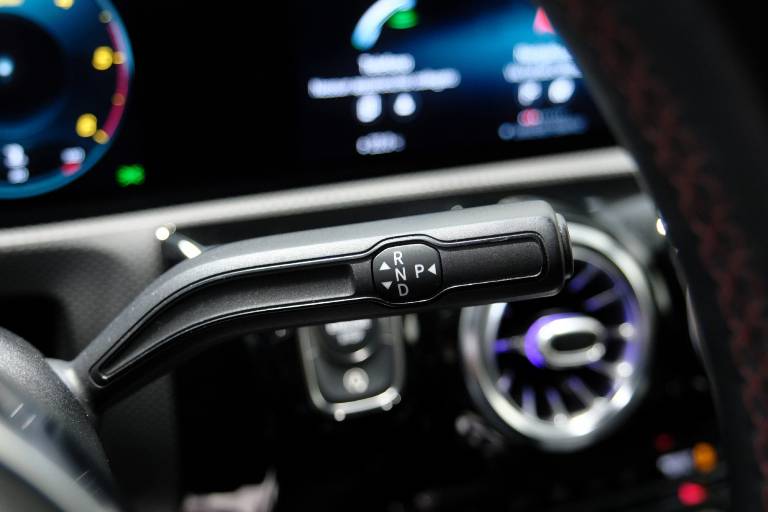 MERCEDES-BENZ A 200 25