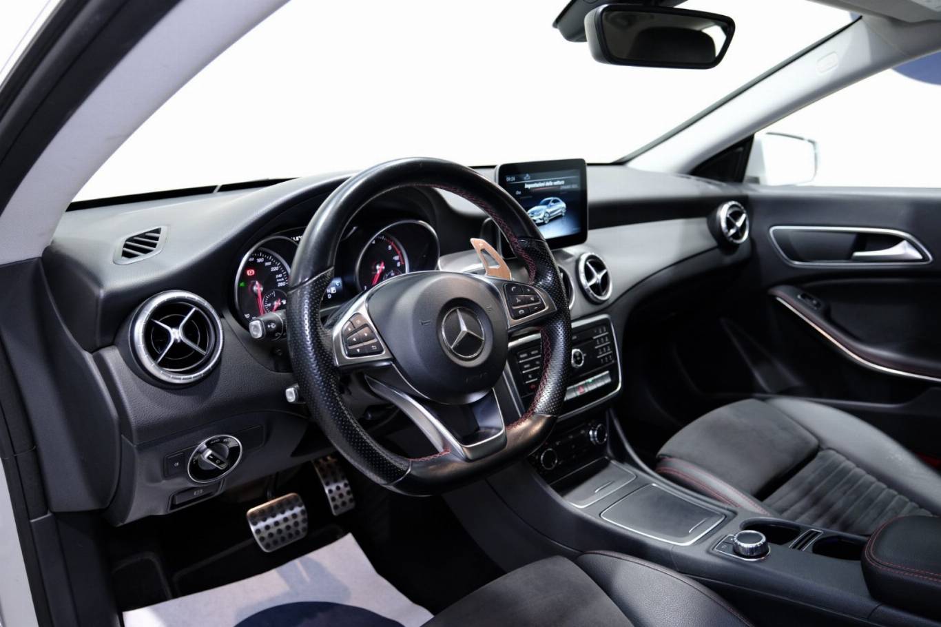 MERCEDES-BENZ CLA 220 5