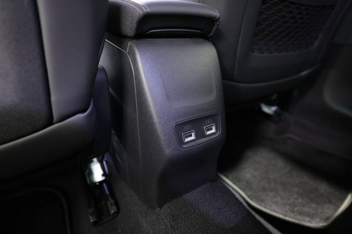 PEUGEOT 208 39