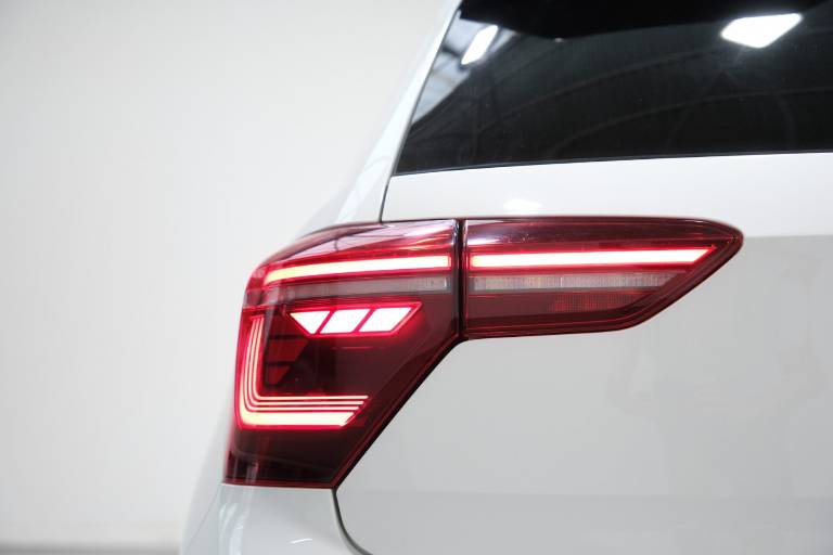 VOLKSWAGEN Polo 46