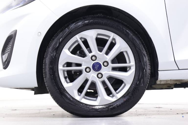 FORD Fiesta 13