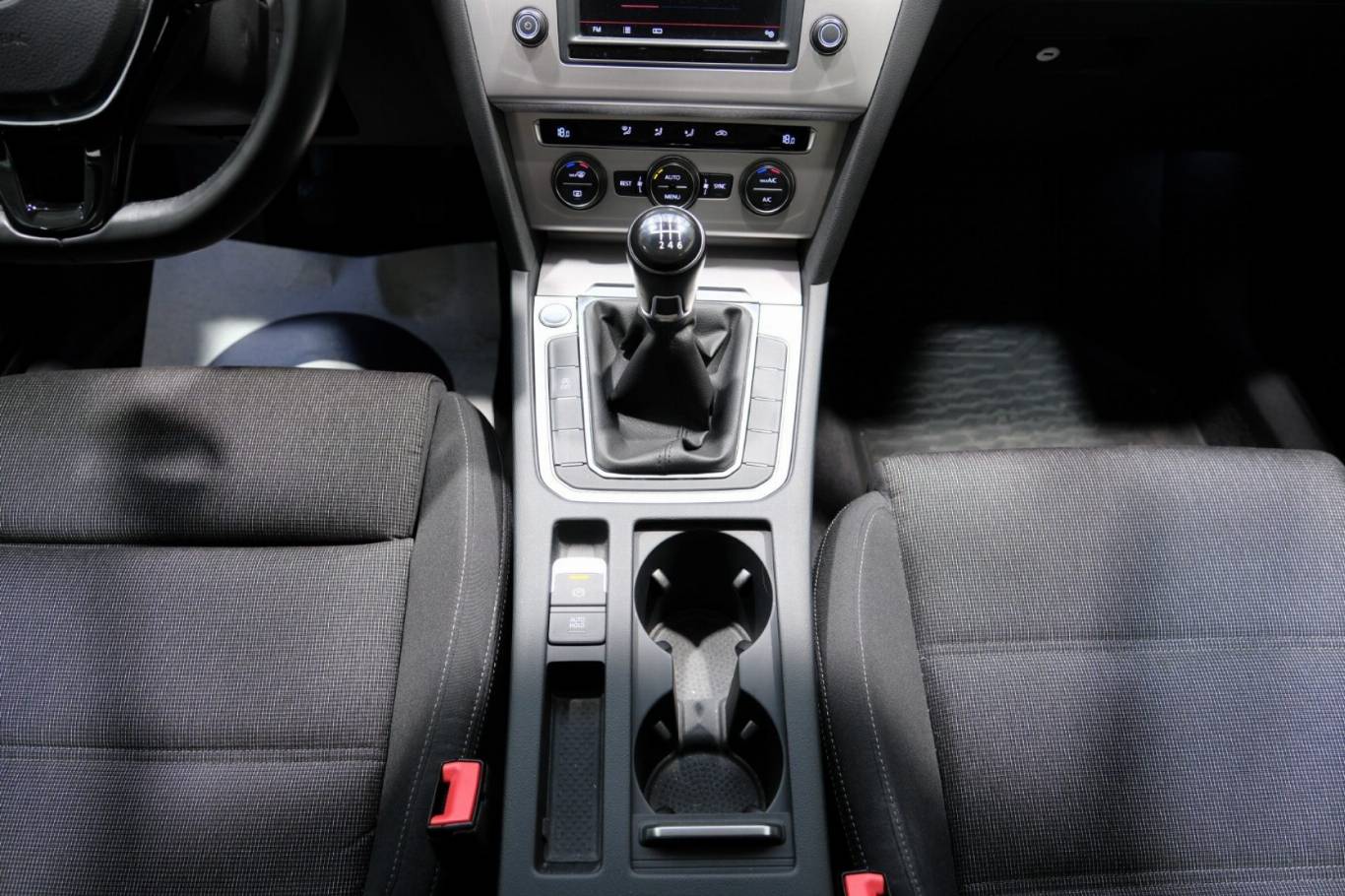 VOLKSWAGEN Passat Variant 45