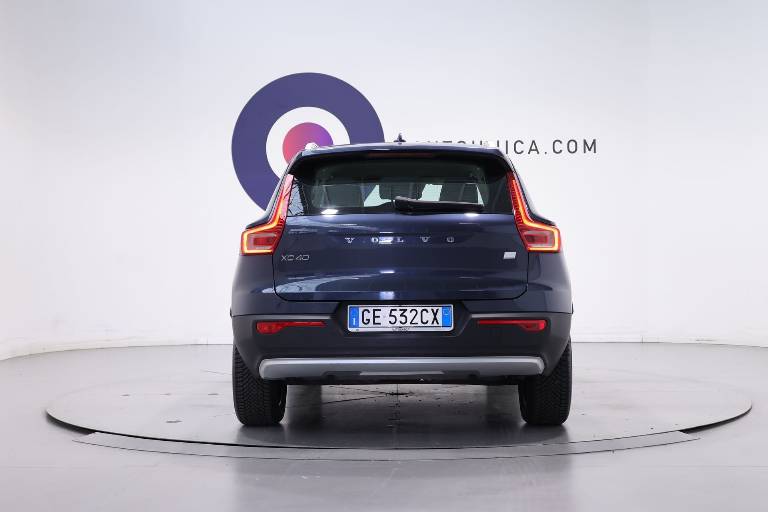 VOLVO XC40 5