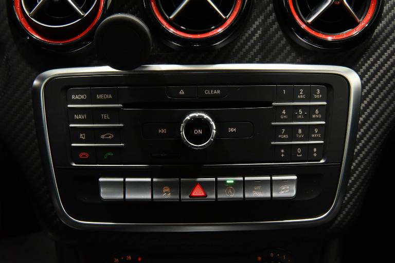 MERCEDES-BENZ A 45 AMG 11