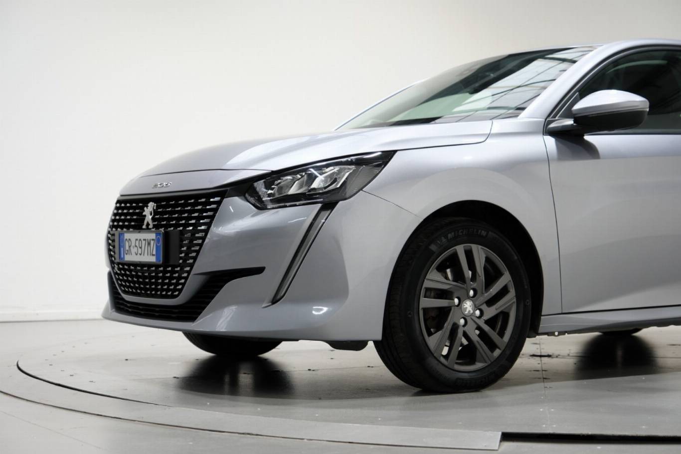 PEUGEOT 208 11