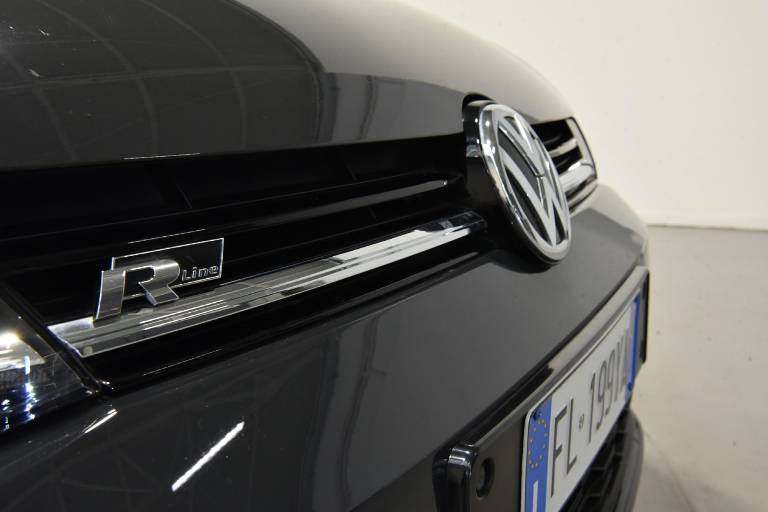 VOLKSWAGEN Golf 46