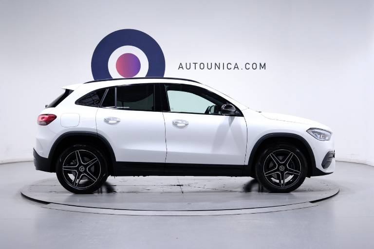 MERCEDES-BENZ GLA 4