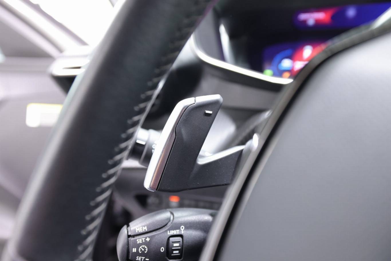 PEUGEOT 208 21