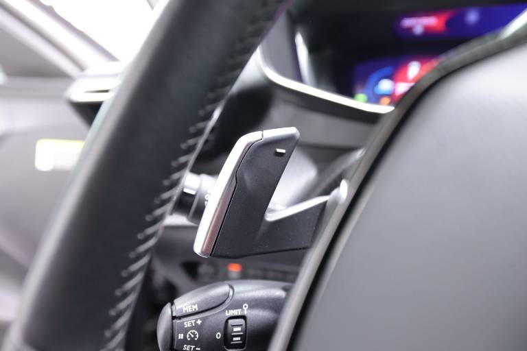 PEUGEOT 208 21