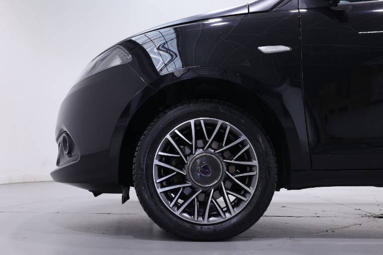 LANCIA Ypsilon 17