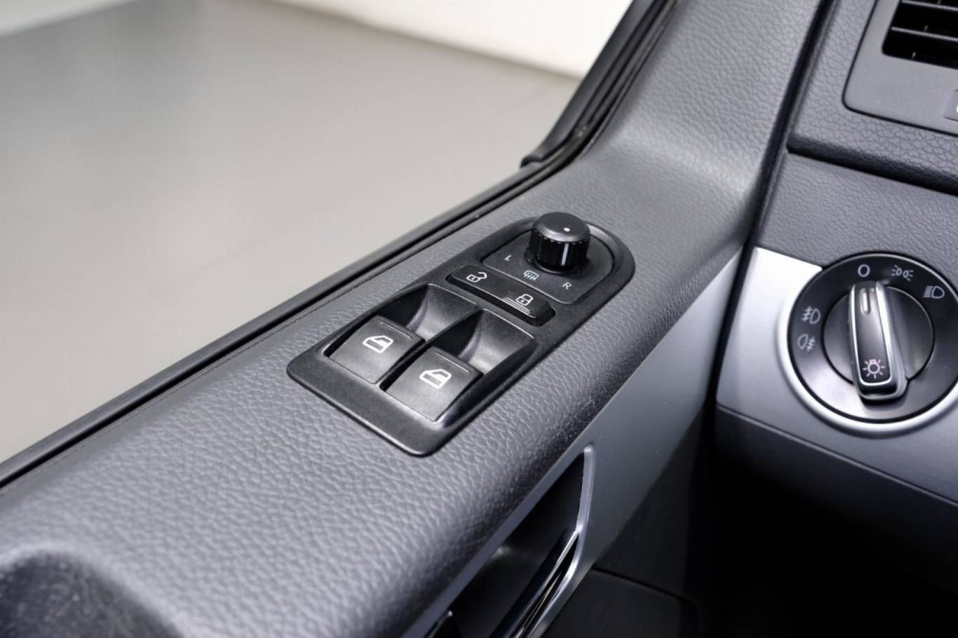 VOLKSWAGEN T5 Multivan 34