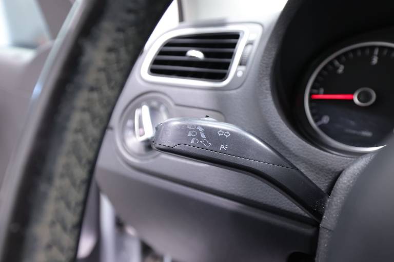 VOLKSWAGEN Polo 22