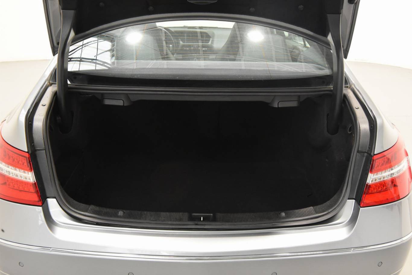 MERCEDES-BENZ E 220 11