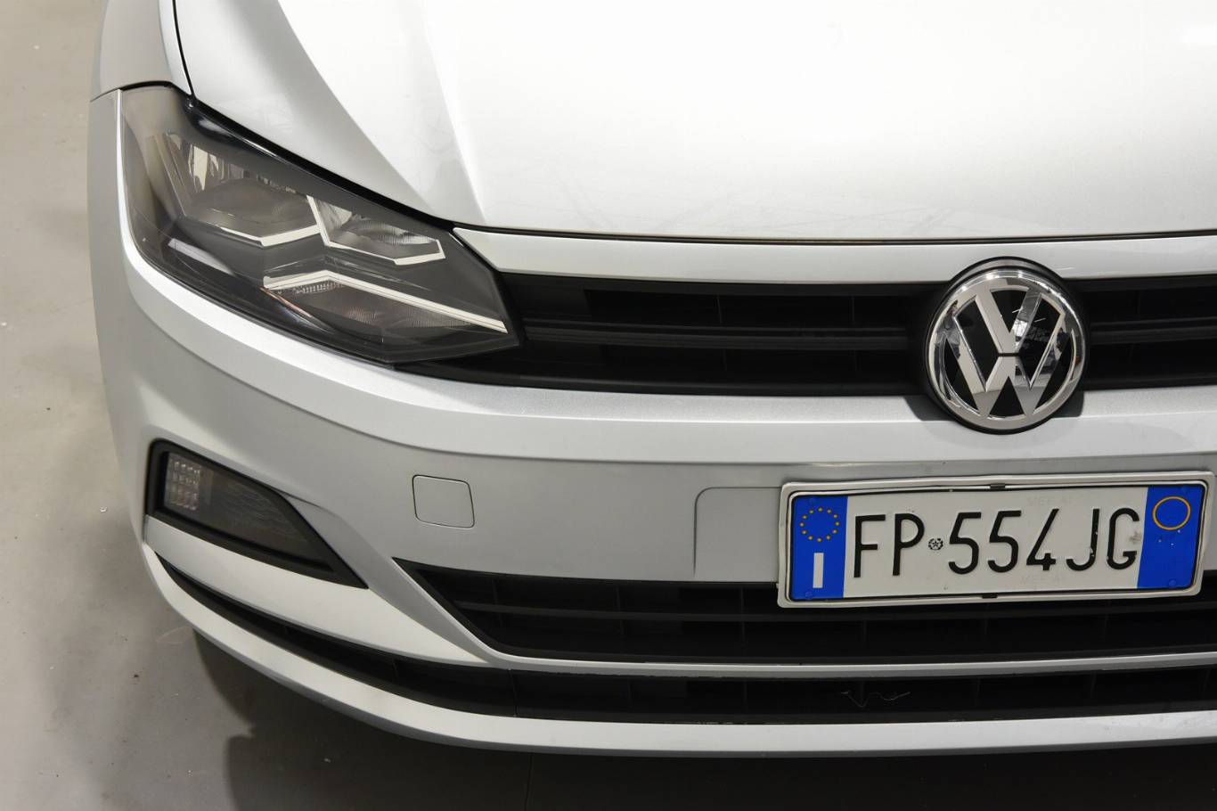 VOLKSWAGEN Polo 16