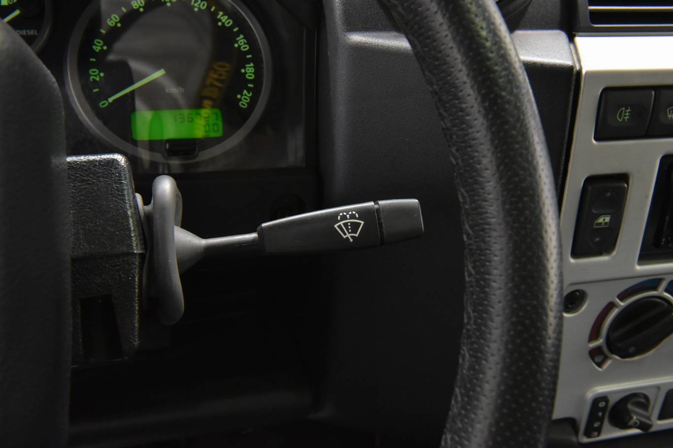 LAND ROVER Defender 26