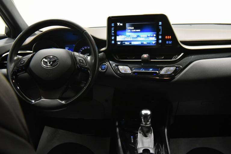 TOYOTA C-HR 23