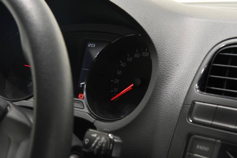 VOLKSWAGEN Polo 12