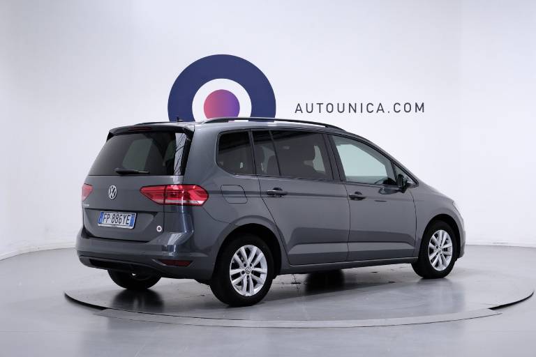VOLKSWAGEN Touran 15