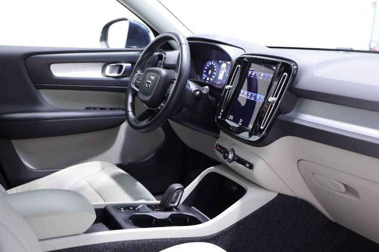 VOLVO XC40 44