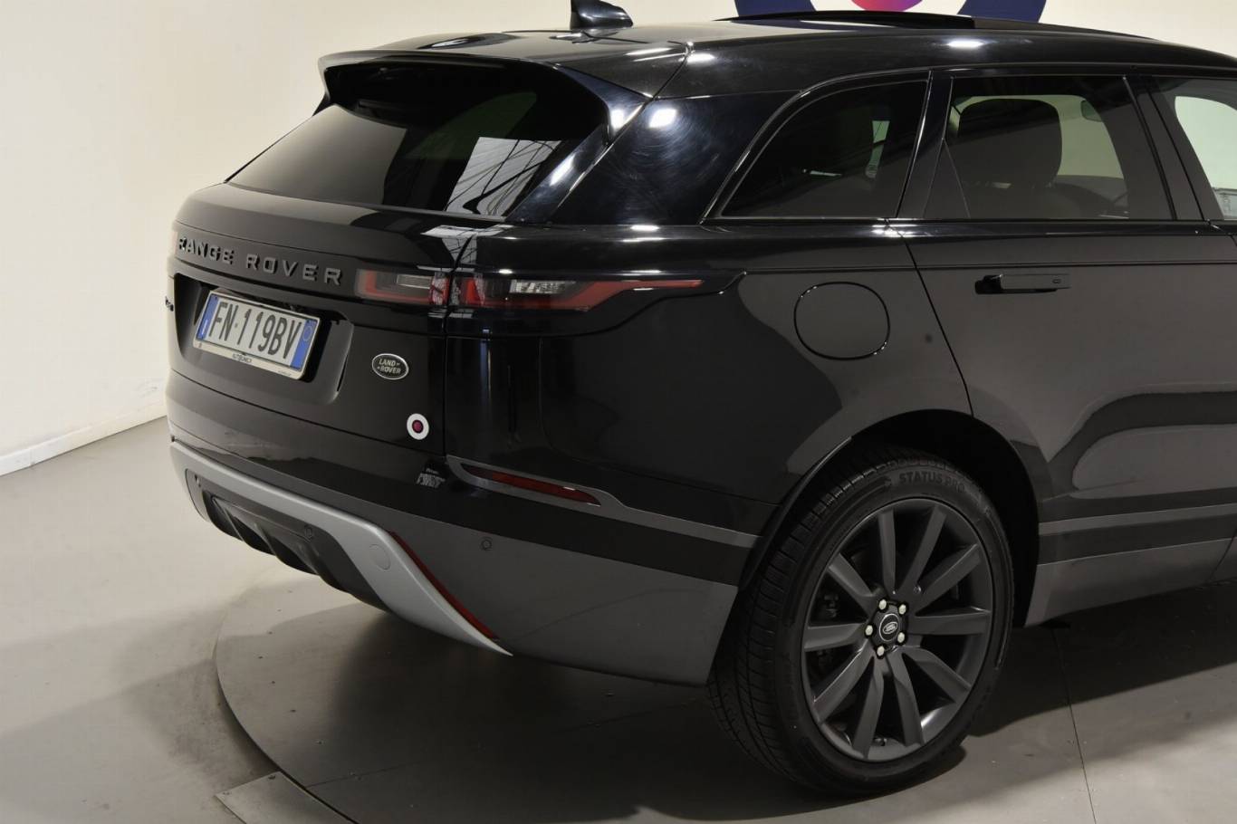 LAND ROVER Range Rover Velar 23