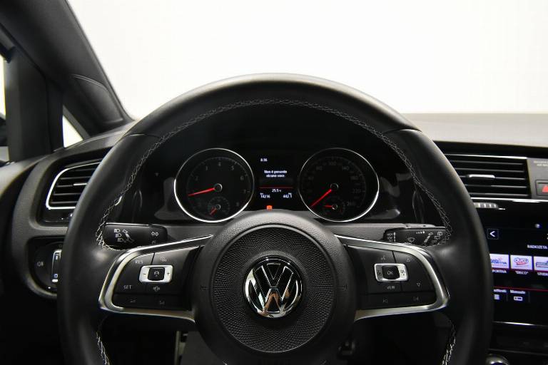 VOLKSWAGEN Golf 9