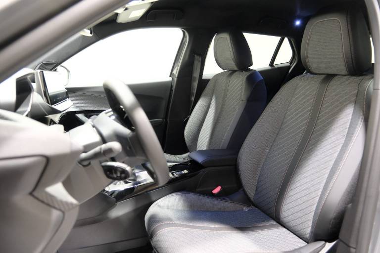 PEUGEOT 2008 7