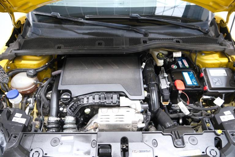 PEUGEOT 208 73