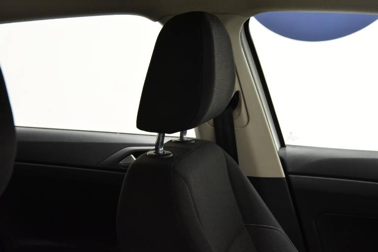 VOLKSWAGEN Polo 14