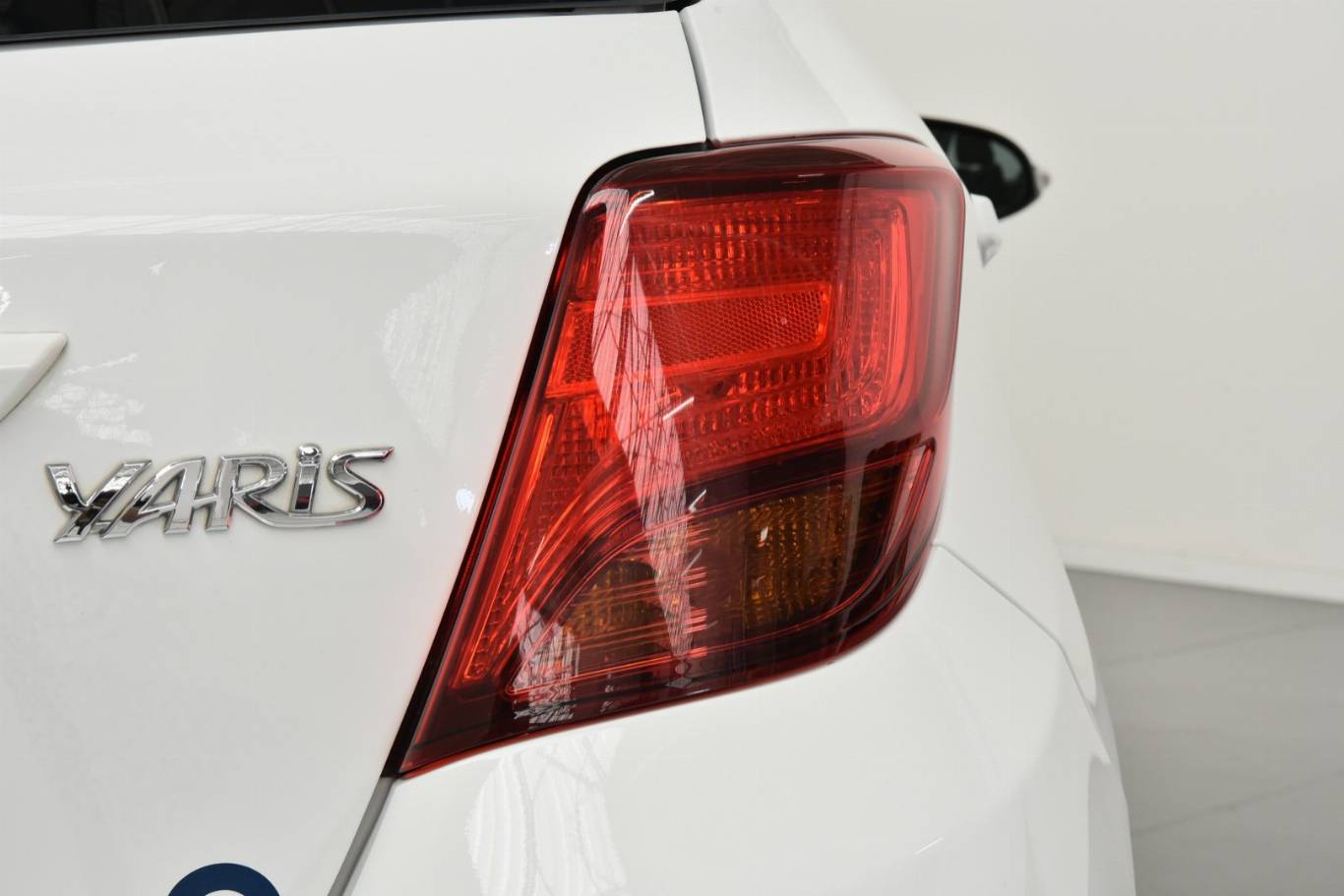 TOYOTA Yaris 16