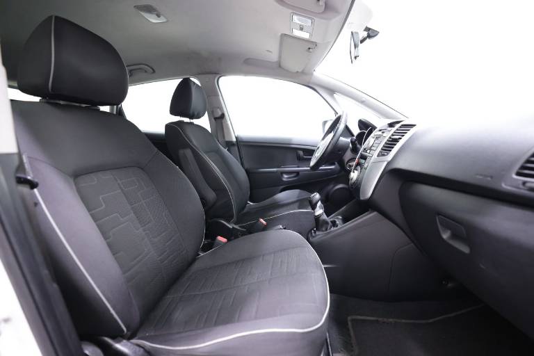 KIA Venga 10