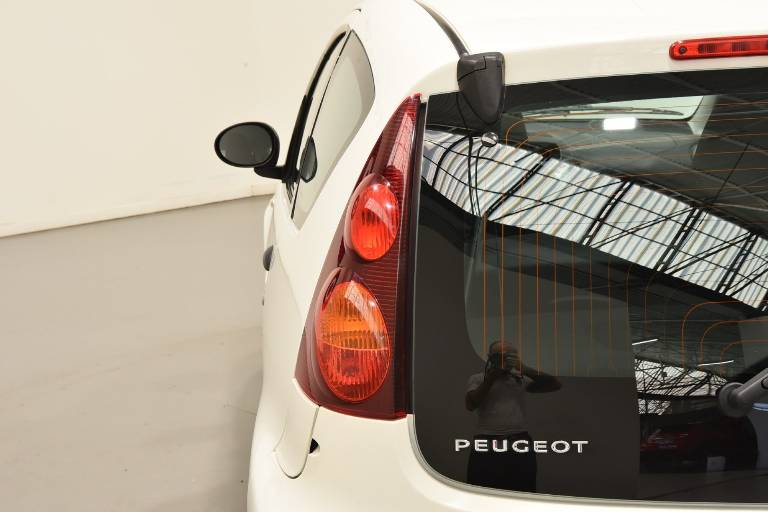 PEUGEOT 107 17