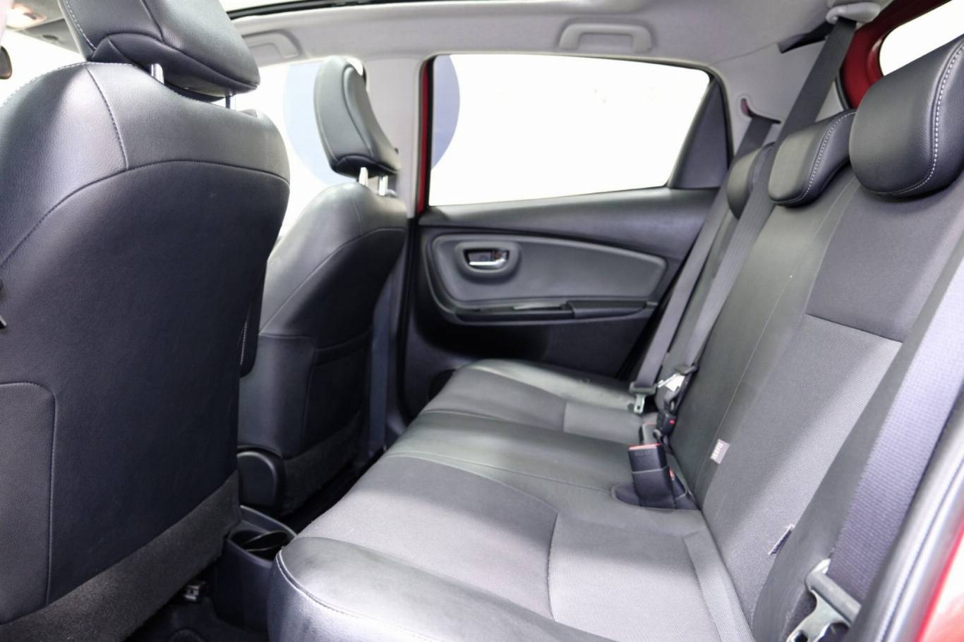 TOYOTA Yaris 40