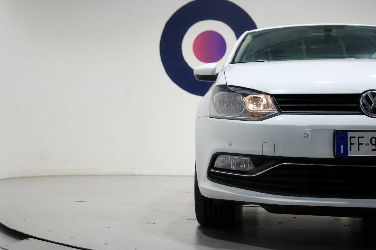 VOLKSWAGEN Polo 44
